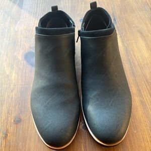 NWB LifeStride Zion black crock ankle boots side zip size 9 M